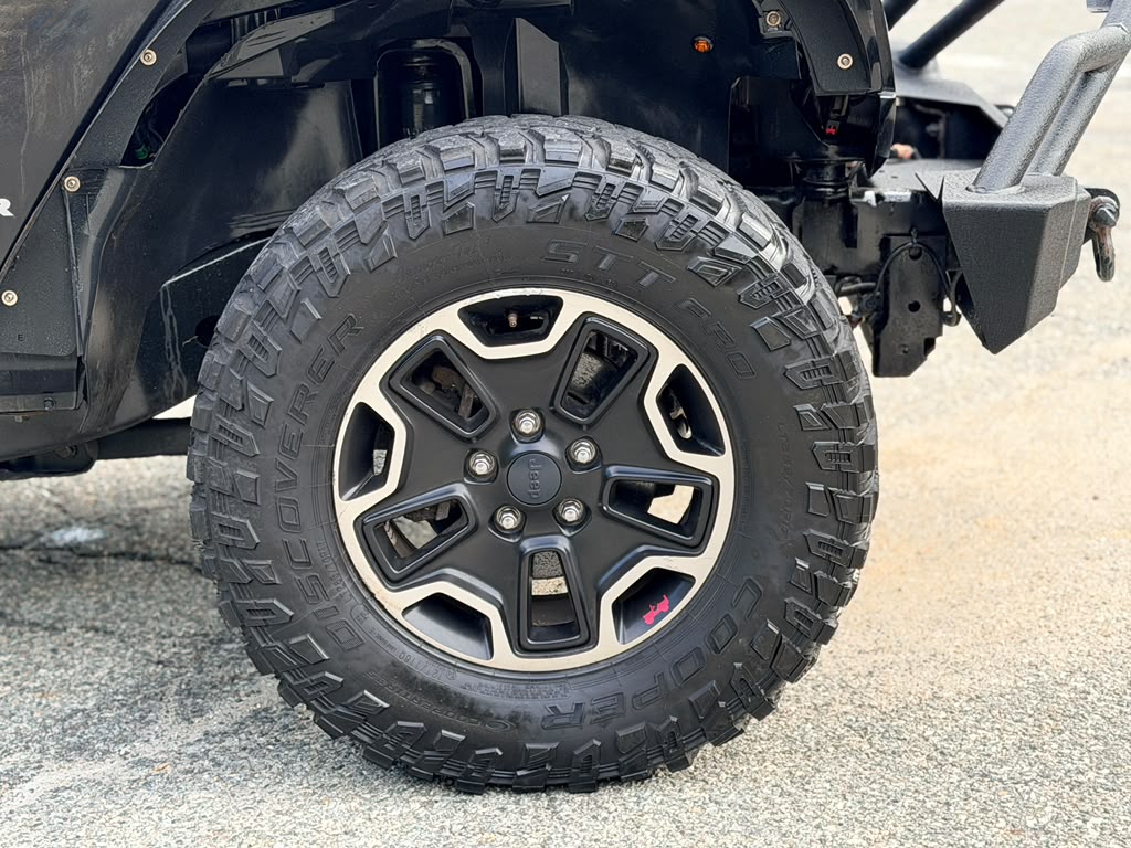 2015 Jeep Wrangler Sahara - Image 25