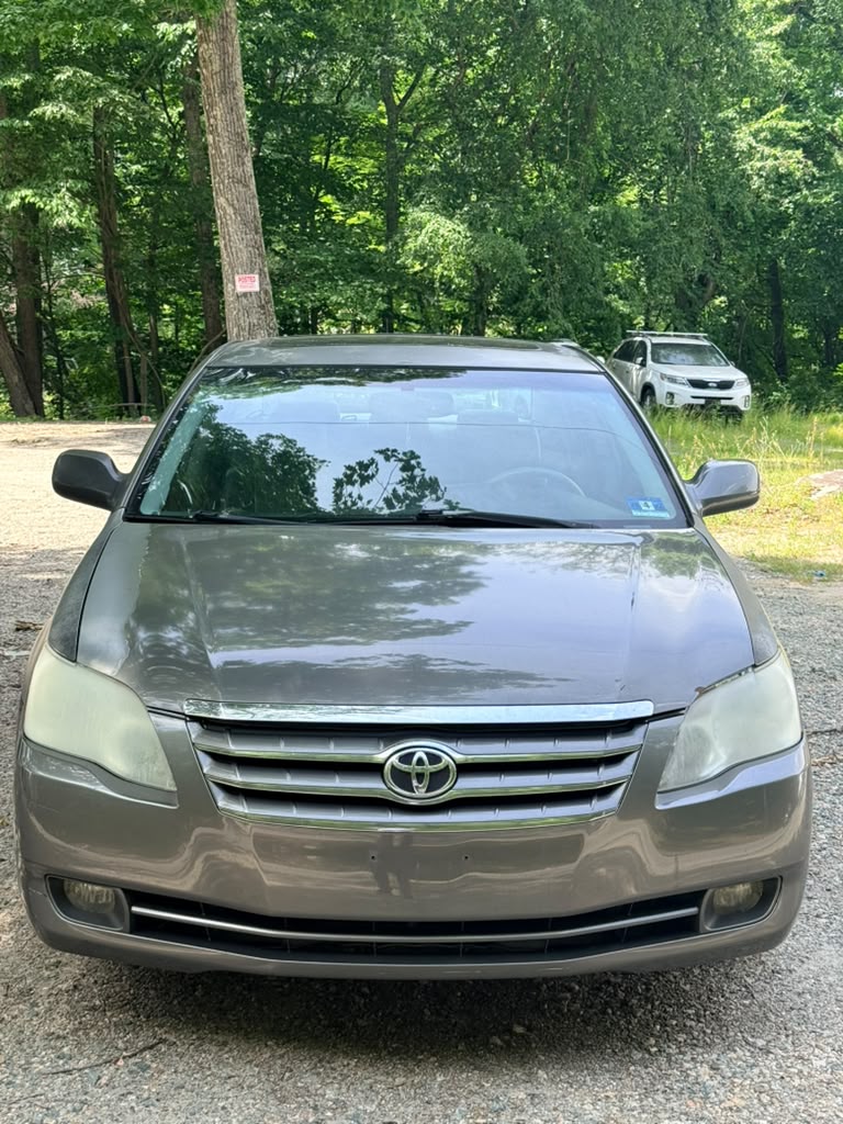 2005 Toyota Avalon XL - Image 2